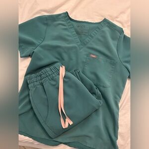 Figs scrubs